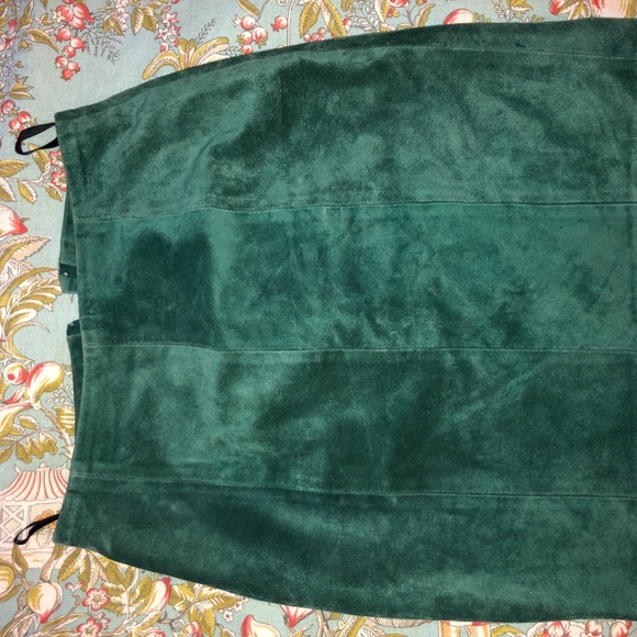 Genuine Emerald Leather Skirt - Picture 2 of 3